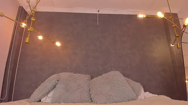 Snapshot of dayra_angels chatting on 12.16.25 dayra angels online show from 12.16.25