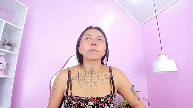 miss soffi  online show from 02.04.25