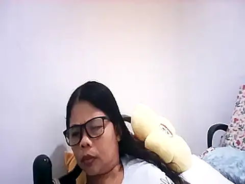 Snapshot of pinay_milfxx chatting on 11.03.25 pinay milfxx online show from 11.03.25