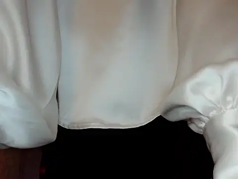 Snapshot of elenaza chatting on 11.16.25 elenaza online show from 11.16.25