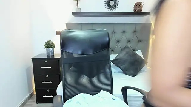 Snapshot of isabella_florez chatting on 03.01.25 isabella florez online show from 03.01.25