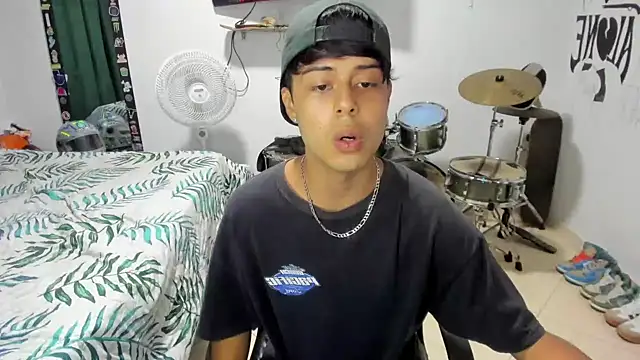 Snapshot of Zack_falcon chatting on 01.02.25 Zack falcon online show from 01.02.25