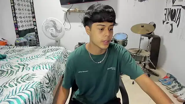 Snapshot of Zack_falcon chatting on 01.03.25 Zack falcon online show from 01.03.25