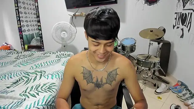 Snapshot of Zack_falcon chatting on 01.04.25 Zack falcon online show from 01.04.25