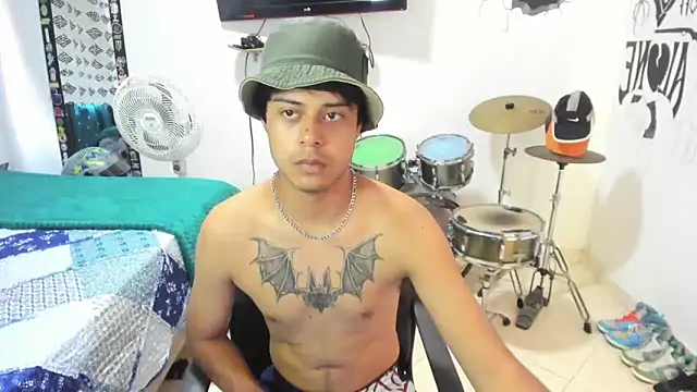 Snapshot of Zack_falcon chatting on 03.10.25 Zack falcon online show from 03.10.25