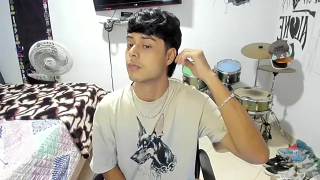 Snapshot of Zack_falcon chatting on 10.17.25 Zack falcon online show from 10.17.25