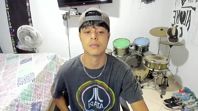 Snapshot of Zack_falcon chatting on 10.18.25 Zack falcon online show from 10.18.25