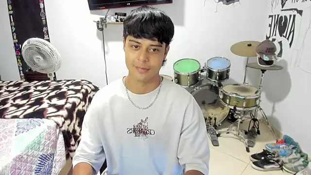 Snapshot of Zack_falcon chatting on 10.20.25 Zack falcon online show from 10.20.25