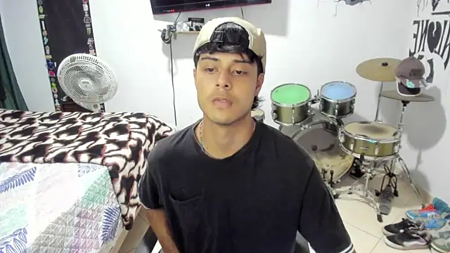 Snapshot of Zack_falcon chatting on 10.22.25 Zack falcon online show from 10.22.25