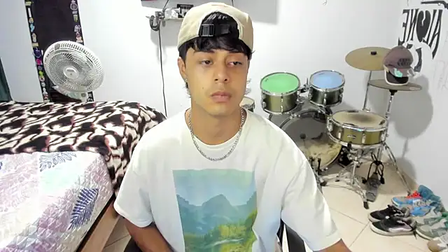 Snapshot of Zack_falcon chatting on 10.23.25 Zack falcon online show from 10.23.25