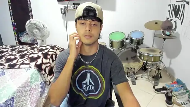 Snapshot of Zack_falcon chatting on 10.28.25 Zack falcon online show from 10.28.25