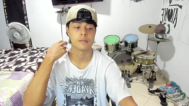 Snapshot of Zack_falcon chatting on 10.30.25 Zack falcon online show from 10.30.25