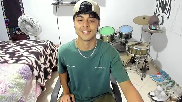 Snapshot of Zack_falcon chatting on 11.04.25 Zack falcon online show from 11.04.25