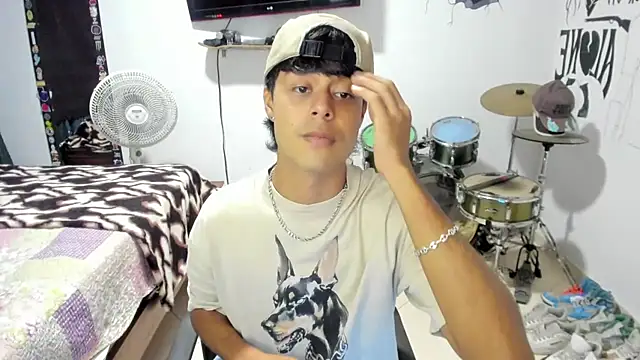 Snapshot of Zack_falcon chatting on 11.05.25 Zack falcon online show from 11.05.25