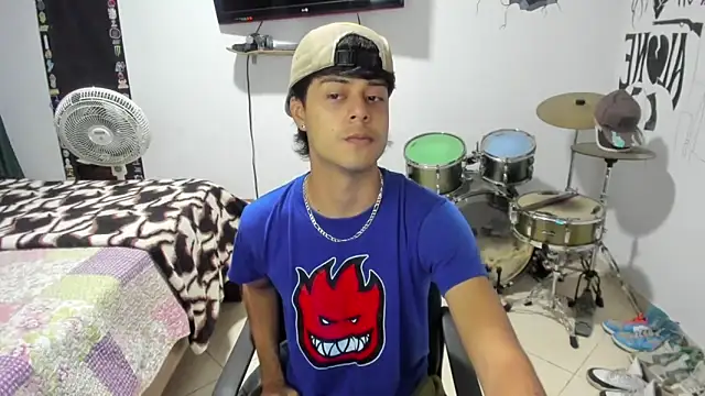 Snapshot of Zack_falcon chatting on 11.06.25 Zack falcon online show from 11.06.25