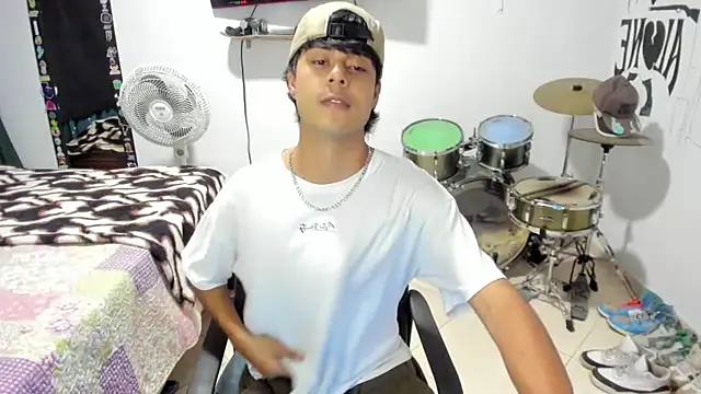 Snapshot of Zack_falcon chatting on 11.12.25 Zack falcon online show from 11.12.25