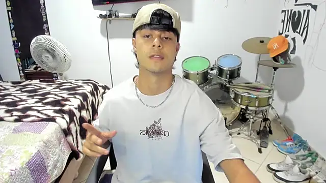 Snapshot of Zack_falcon chatting on 11.15.25 Zack falcon online show from 11.15.25