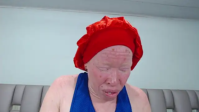 Kittywhiteass online show from 09.21.25