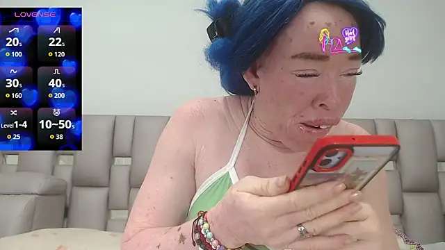 Kittywhiteass online show from 02.06.26