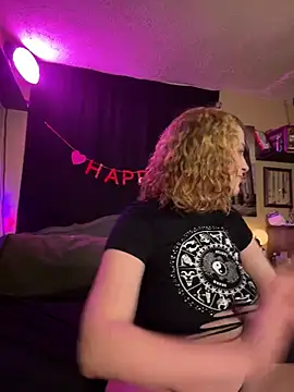 Snapshot of Mallorykoxx69 chatting on 02.22.25 Mallorykoxx69 online show from 02.22.25