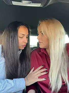 Snapshot of Keep_us_wild chatting on 12.10.24 Keep us wild online show from 12.10.24