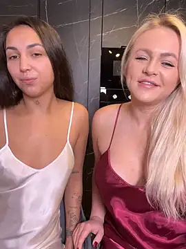 Snapshot of Keep_us_wild chatting on 12.22.24 Keep us wild online show from 12.22.24