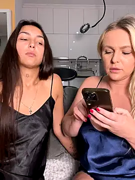 Snapshot of Keep_us_wild chatting on 09.28.25 Keep us wild online show from 09.28.25