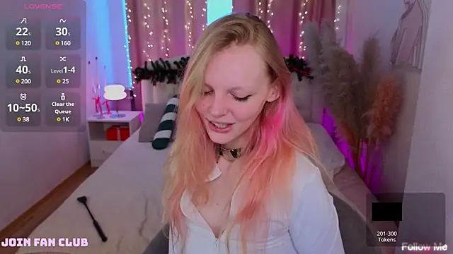 Snapshot of evangel1ne chatting on 01.04.25 evangel1ne online show from 01.04.25