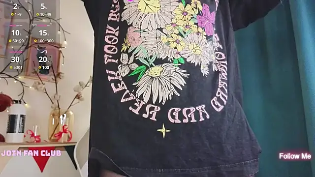 Snapshot of evangel1ne chatting on 01.05.25 evangel1ne online show from 01.05.25