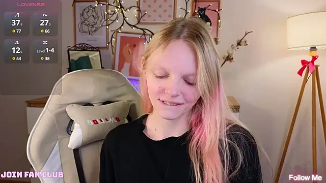 Snapshot of evangel1ne chatting on 01.23.25 evangel1ne online show from 01.23.25