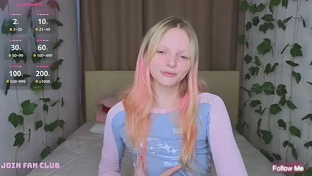 Snapshot of evangel1ne chatting on 02.02.25 evangel1ne online show from 02.02.25