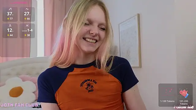 Snapshot of evangel1ne chatting on 03.22.25 evangel1ne online show from 03.22.25