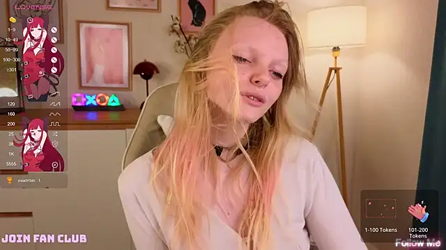 Snapshot of evangel1ne chatting on 09.28.25 evangel1ne online show from 09.28.25