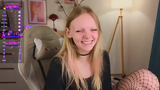 Snapshot of evangel1ne chatting on 10.10.25 evangel1ne online show from 10.10.25