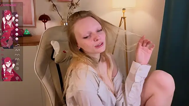 Snapshot of evangel1ne chatting on 10.12.25 evangel1ne online show from 10.12.25