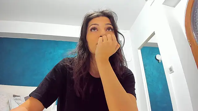 Snapshot of Anna_Lewis chatting on 02.16.25 Anna Lewis online show from 02.16.25