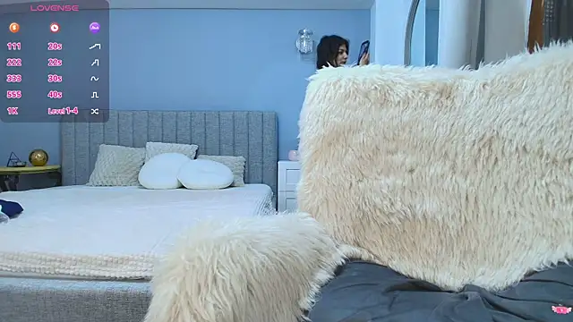 Snapshot of Anna_Lewis chatting on 10.23.25 Anna Lewis online show from 10.23.25