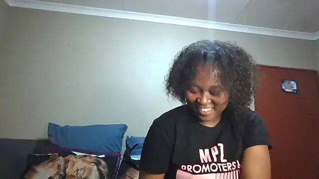 Snapshot of EbonySeductressx chatting on 09.30.25 EbonySeductressx online show from 09.30.25