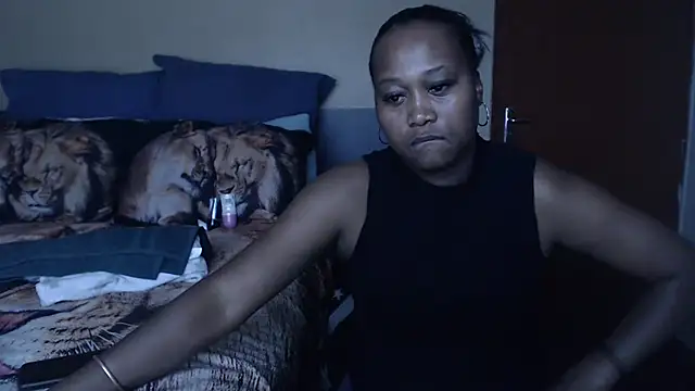 Snapshot of EbonySeductressx chatting on 10.11.25 EbonySeductressx online show from 10.11.25