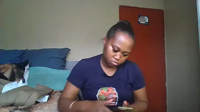 Snapshot of EbonySeductressx chatting on 10.20.25 EbonySeductressx online show from 10.20.25