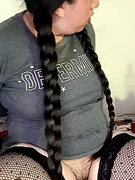 Snapshot of AntoneellaF chatting on 11.12.25 AntoneellaF online show from 11.12.25