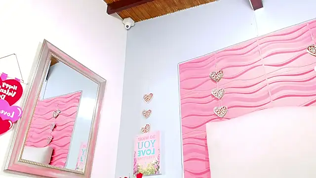 Snapshot of _Valeria_Brown chatting on 02.14.25 Valeria Brown online show from 02.14.25