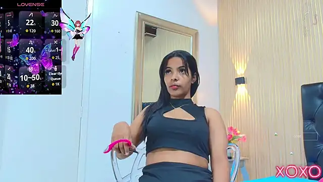 Snapshot of _Valeria_Brown chatting on 11.19.25 Valeria Brown online show from 11.19.25