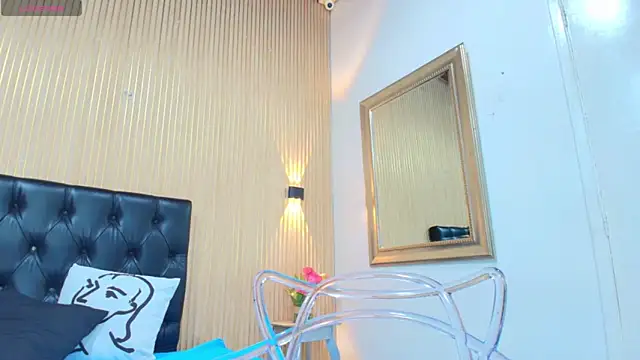 Snapshot of _Valeria_Brown chatting on 11.21.25 Valeria Brown online show from 11.21.25