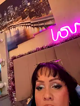 Lolaley2 online show from 12.17.25