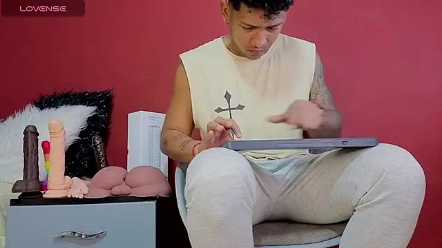 TomLover 12 online show from 10.22.25