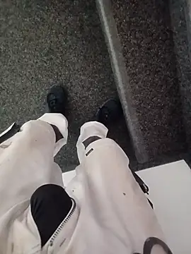 Snapshot of GeilerSchweizer chatting on 10.31.25 GeilerSchweizer online show from 10.31.25