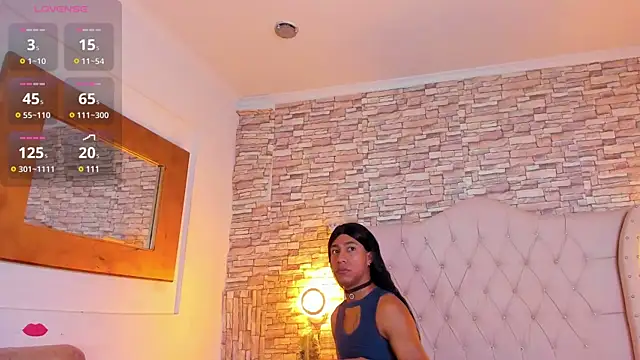 Snapshot of Lucia-sex chatting on 12.16.24 Lucia-sex online show from 12.16.24