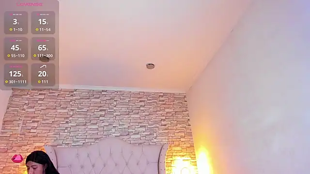 Snapshot of Lucia-sex chatting on 12.18.24 Lucia-sex online show from 12.18.24