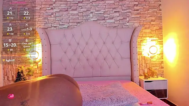 Snapshot of Lucia-sex chatting on 12.19.24 Lucia-sex online show from 12.19.24